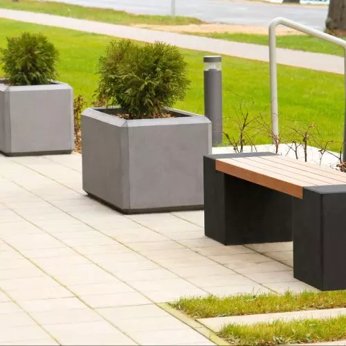 Mała architektura w przestrzeni miejskiej – betonowe donice, ławki i schody Styl-Bet
