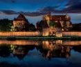 Iluminacja murów zamku w Malborku