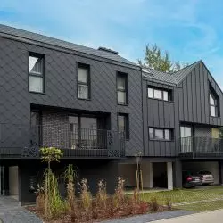 Osiedle w Ząbkach – panele Karo, panel dachowy NA RĄBEK PD-510 – wykonawca Efekt Dachy Patryk Fiedczak