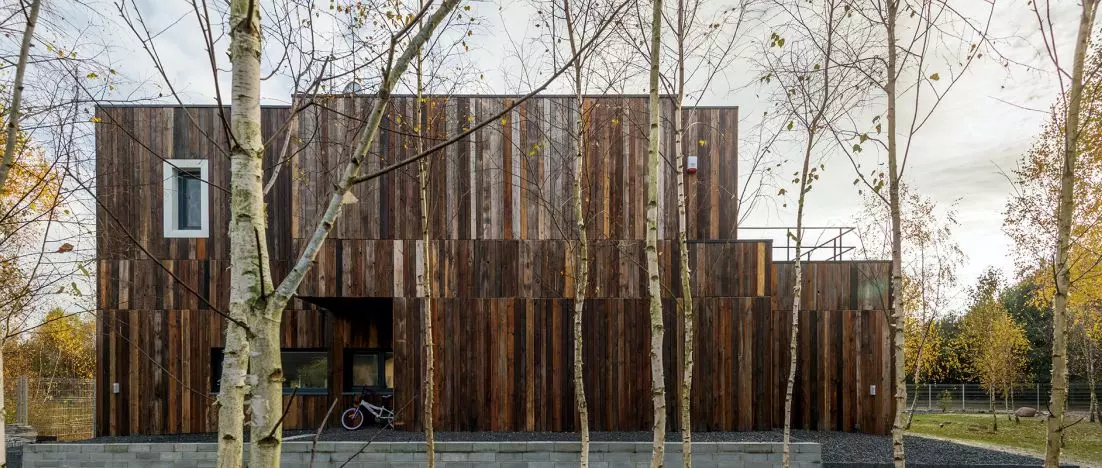 Cyrkularne drewno dla architektury