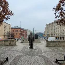 Aleje Marcinkowskiego, Poznań, widok w stronę północną z fragmentu zadrzewionego 20 lat temu