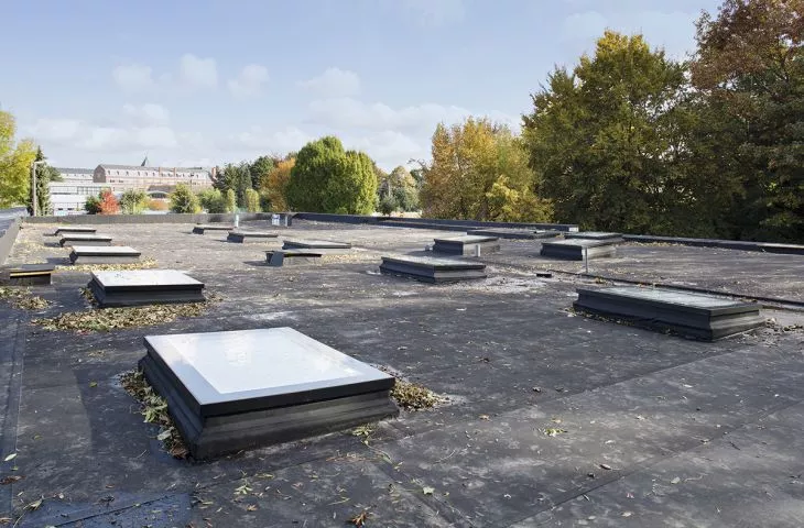 Okna do dachów płaskich typu F