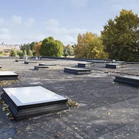 Okna do dachów płaskich typu F