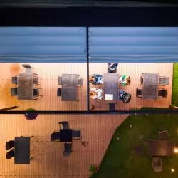 Tarasola Cubic z otwieranym, tkaninowym dachem i oświetleniem LED