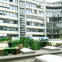 C. Bechstein Klavierstudio oddział Düsseldorf gdzie produkt użytkowy komponuje się z architekturą obiektu