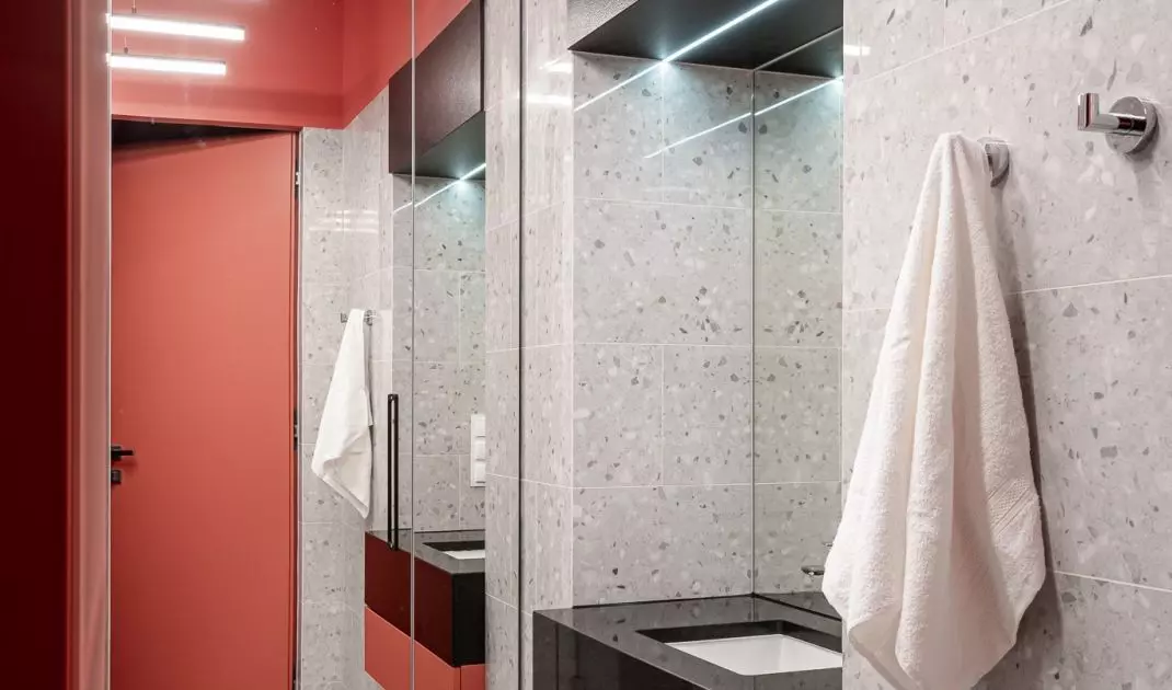 Bathroom with intense color
