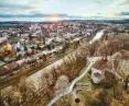 panorama czeskiego Cieszyna, na pierwszym planie po prawej — rotunda romańska
