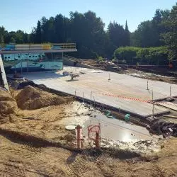 Produkcja i montaż płyt betonowych w technologii białego betonu