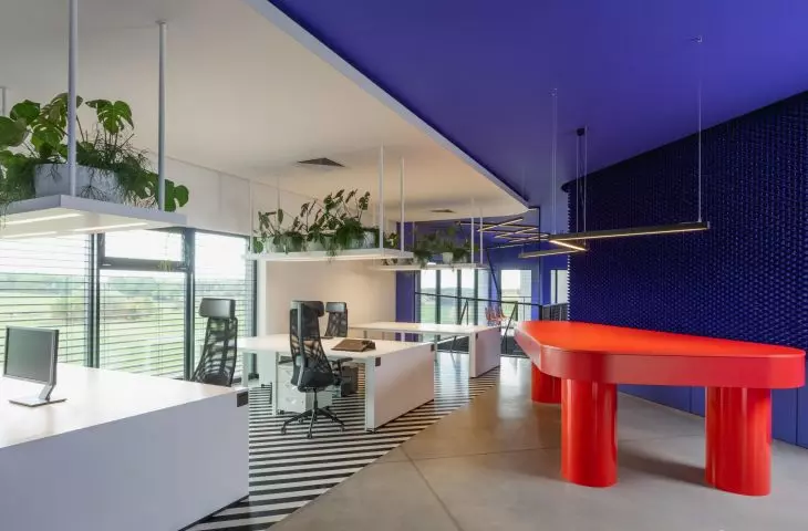 A wall made of kitchen spatulas? Why not! Check out the interiors of this office!