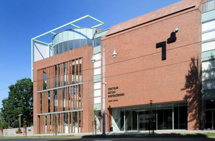 Centrum Sztuki Współczesnej w Toruniu, elewacja z cegieł CANABERRA