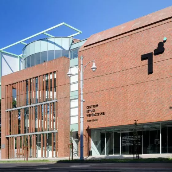 Centrum Sztuki Współczesnej w Toruniu, elewacja z cegieł CANABERRA