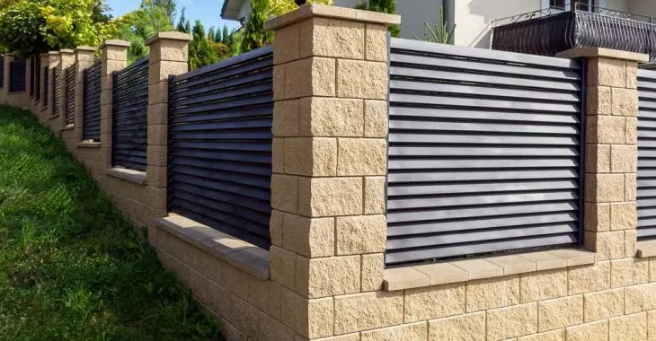 Ogrodzenie łupane GORC® de Luxe GL22, kremowe
