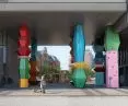 Totemy w poznańskiej Przystani Sztuki, proj.: Alicja Biała i Iwo Borkowicz