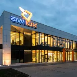 Nowoczesne systemy okienno–drzwiowe do domów i budynków użyteczności publicznej