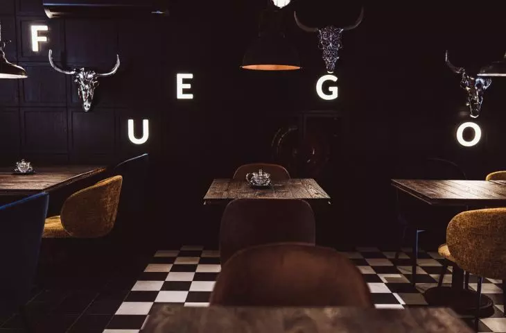 Intimate spaces, playing effects and Spanish subtitles