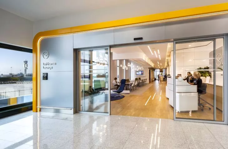 An elegant stop in the design metropolis of Milan: Artemide illuminates the Lufthansa lounge at Malpensa Airport