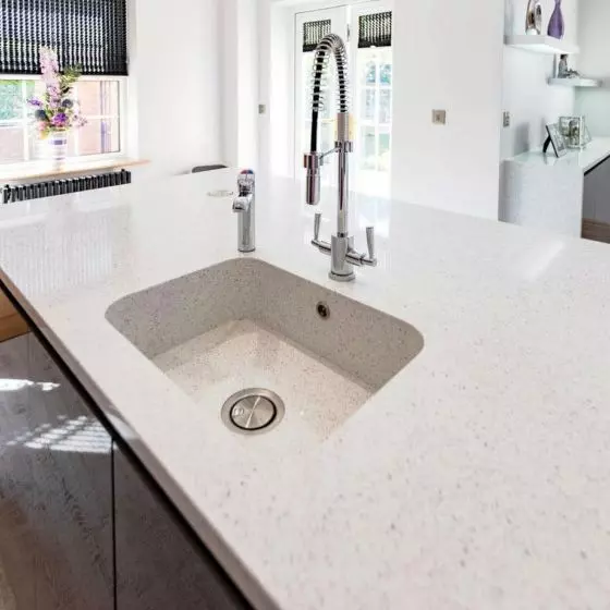 Silestone® seria Stellar, Blanco