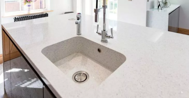 Silestone® seria Stellar, Blanco