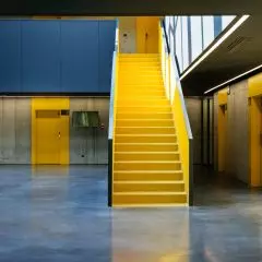 Europejskie Centrum Edukacji Geologicznej w Chęcinach, posadzka KOMPAKT/STRUKTUR