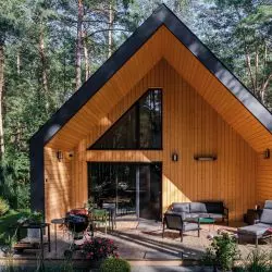 dom modułowy w konstrukcji drewnianej w formie nowoczesnej stodoły, Simple House