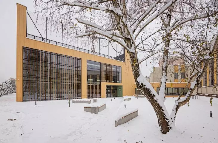 Nowa hala sportowa w Krakowie już otwarta. Wielofunkcyjny dach zaprojektowali uczniowie