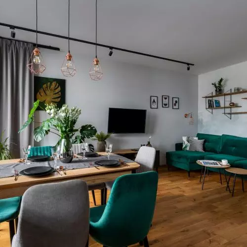 Bold color combinations in an apartment in Warsaw's Żoliborz district