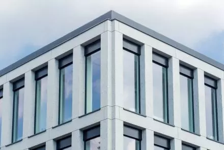 Elewacja z Bolix BETON, kolor snow white