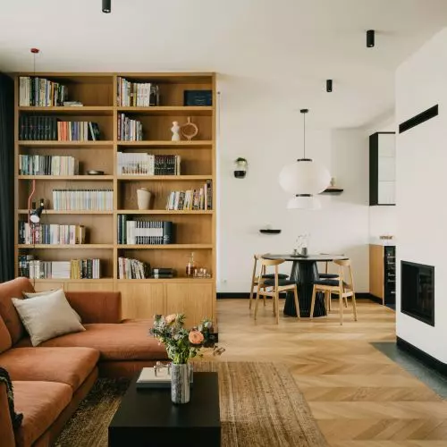 Naturalne materiały i mocne akcenty. Ponadczasowe wnętrze projektu 3XEL Architekci