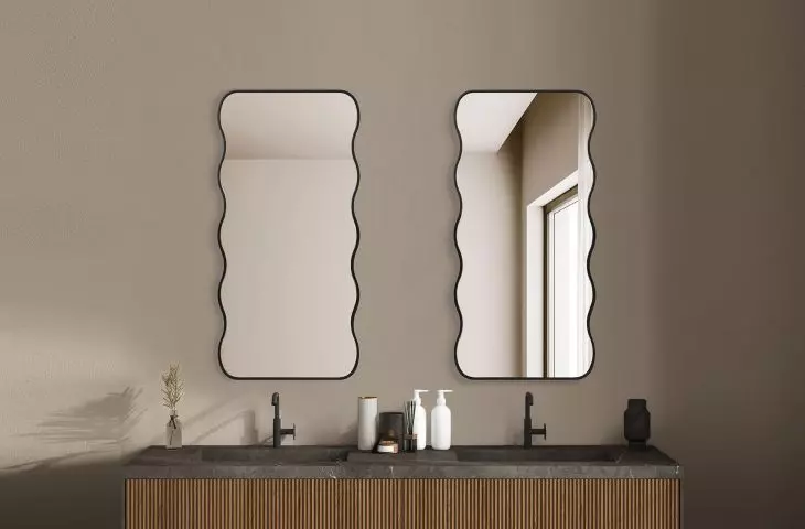 Lustro w czarnej ramie Wavy