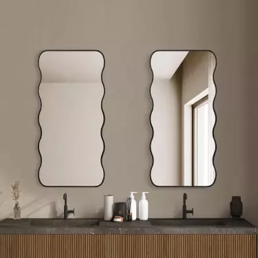 Lustro w czarnej ramie Wavy