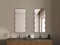 Lustro w czarnej ramie Wavy