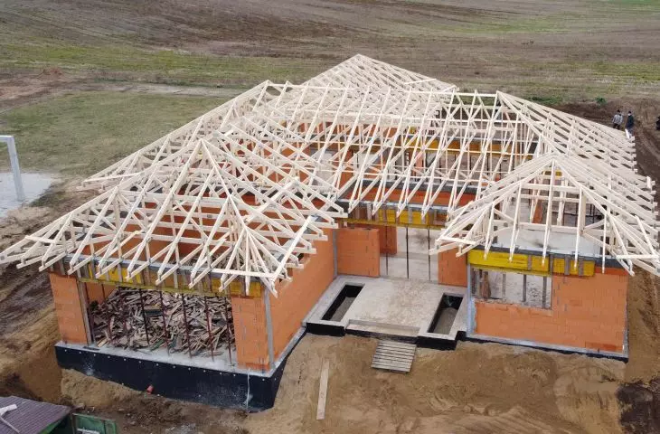 Prefabricated roof trusses