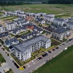 model miasta bazujący na połączeniu tradycyjnej urbanistyki i idei zrównoważonego rozwoju — Miasteczko Siewierz Jeziorna proj.: arch. Maciej Mycielski, pracownia MAU
