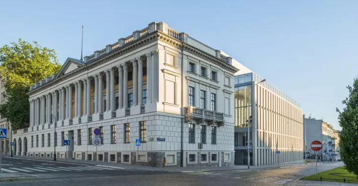 Nowe skrzydło Biblioteki Raczyńskich przy placu Wolności w Poznaniu