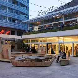 Pawilon Zodiak i zewnętrzna instalacja projektu Centrali