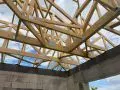 konstrukcja więźby z prefabrykowanych wiązarów dachowych