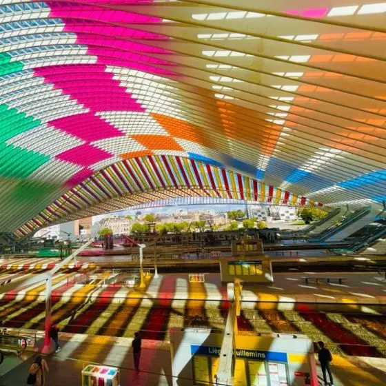 „COMME TOMBÉES DU CIEL, LES COULEURS IN SITU ET EN MOUVEMENT” — DANIEL BUREN