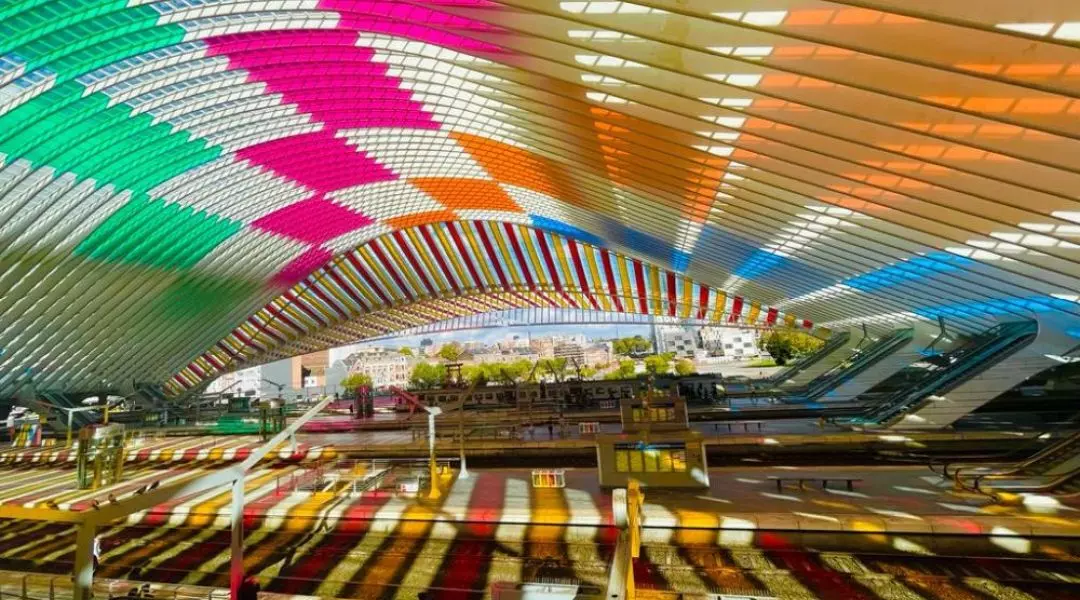 „COMME TOMBÉES DU CIEL, LES COULEURS IN SITU ET EN MOUVEMENT” — DANIEL BUREN