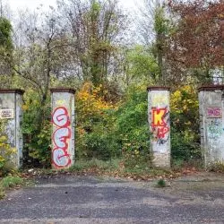 Wejście na dawny stadion Szyca w Poznaniu - potencjalny park ciszy