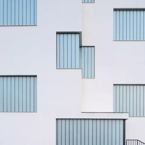 Śląski minimalizm, czyli białe apartamentowce w Katowicach