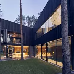 Wind House. Izabelin, Polska. Zastosowane systemy: MB-77HS, MB-86, MB-86 SI, MB-SR50N. Projekt: arch. Przemysław Olczyk, Mobius Architekci.