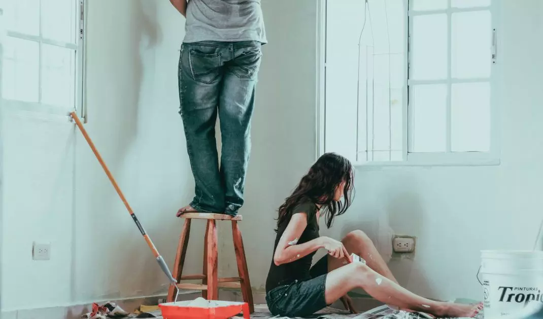 How do Poles renovate?