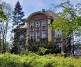 Willa przy ul. Wieniawskiego 3 w Poznaniu, przyszła siedziba historyków sztuki z UAM; widok z parku Mickiewicza