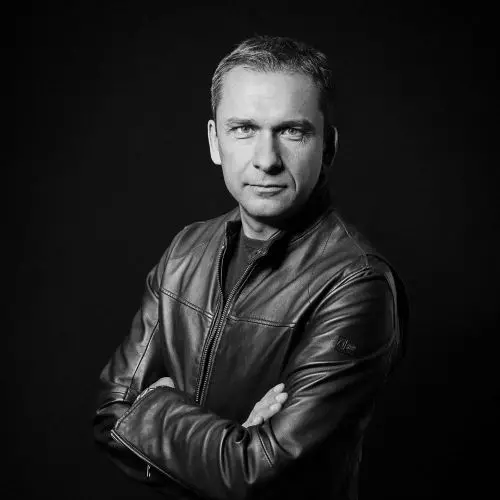 Piotr Nawara – krótko na temat