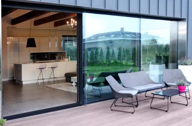 Spectacular effect of a uniform glass sheet – the new Aluron Glass Line series!