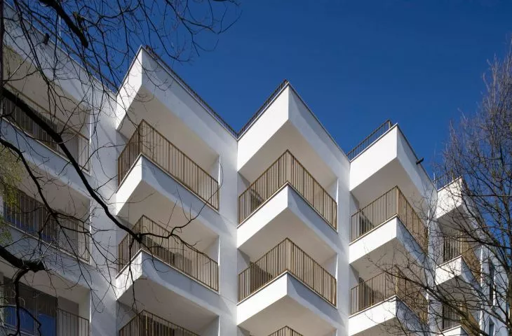 Architektura, która ustępuje miejsca drzewom