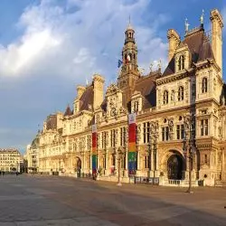 plac przed głównym budynkiem merostwa Paryża, stan istniejący