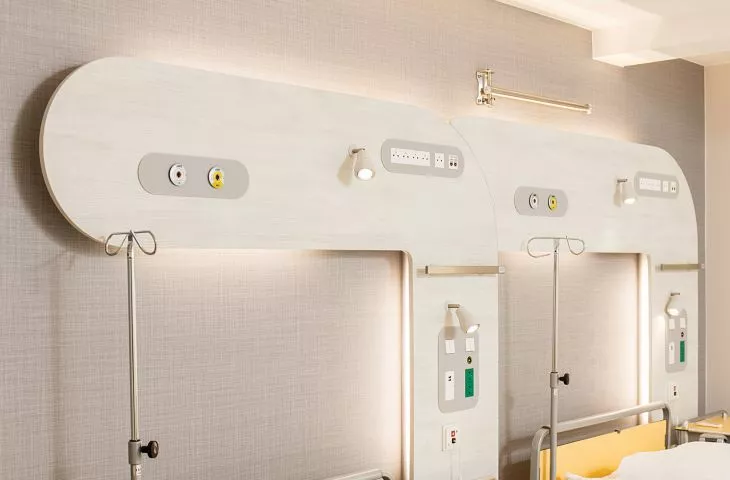 Panele nadłóżkowe INMED – przytulny wystrój nowoczesnych oddziałów szpitalnych