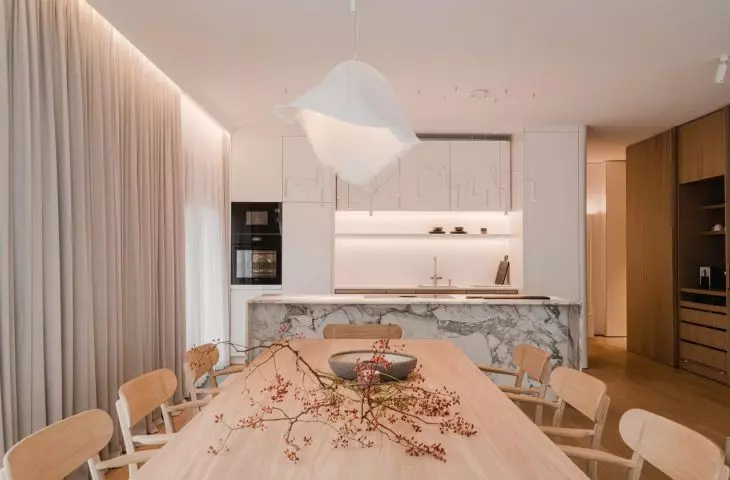 Lagom znaczy „w sam raz”. Apartament urządzony zgodnie z filozofią Organic Shelter