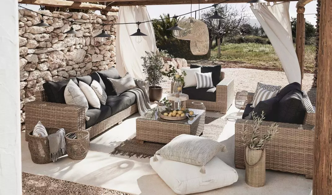 Outdoor living room